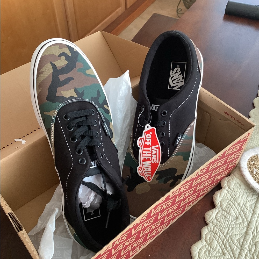 MEN’S VANS NWOT